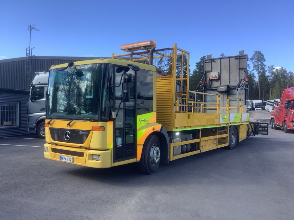MB econic TMA-törmäysauto